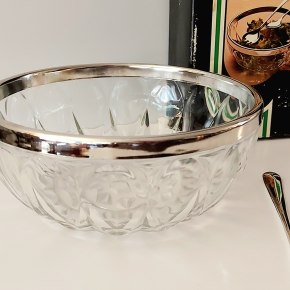 Crystal salad bowl with utensils in their original box. - Picture 5 of 10
